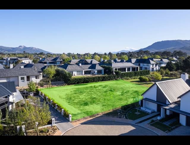 1,045M² VACANT LAND FOR SALE IN PEARL VALLEY GOLF & COUNTRY ESTATE